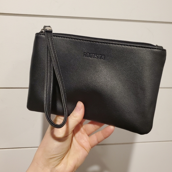 Roots Handbags - Roots 73 wristlet clutch black faux leather small wallet mini purse neutral euc